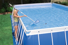 Zwembad schoonmaken